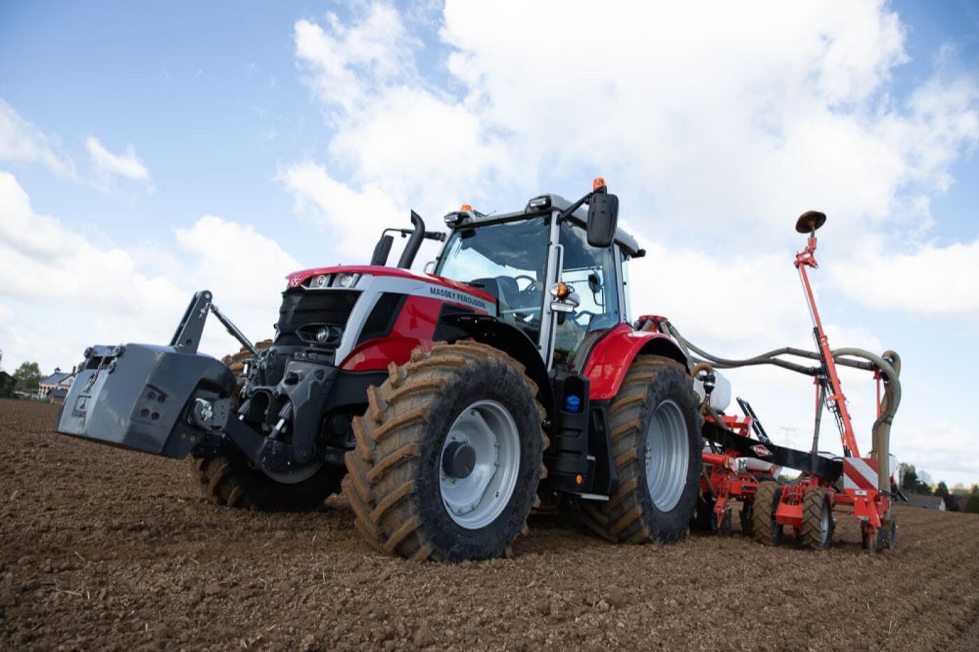 Massey Ferguson 6S.145 — view 2