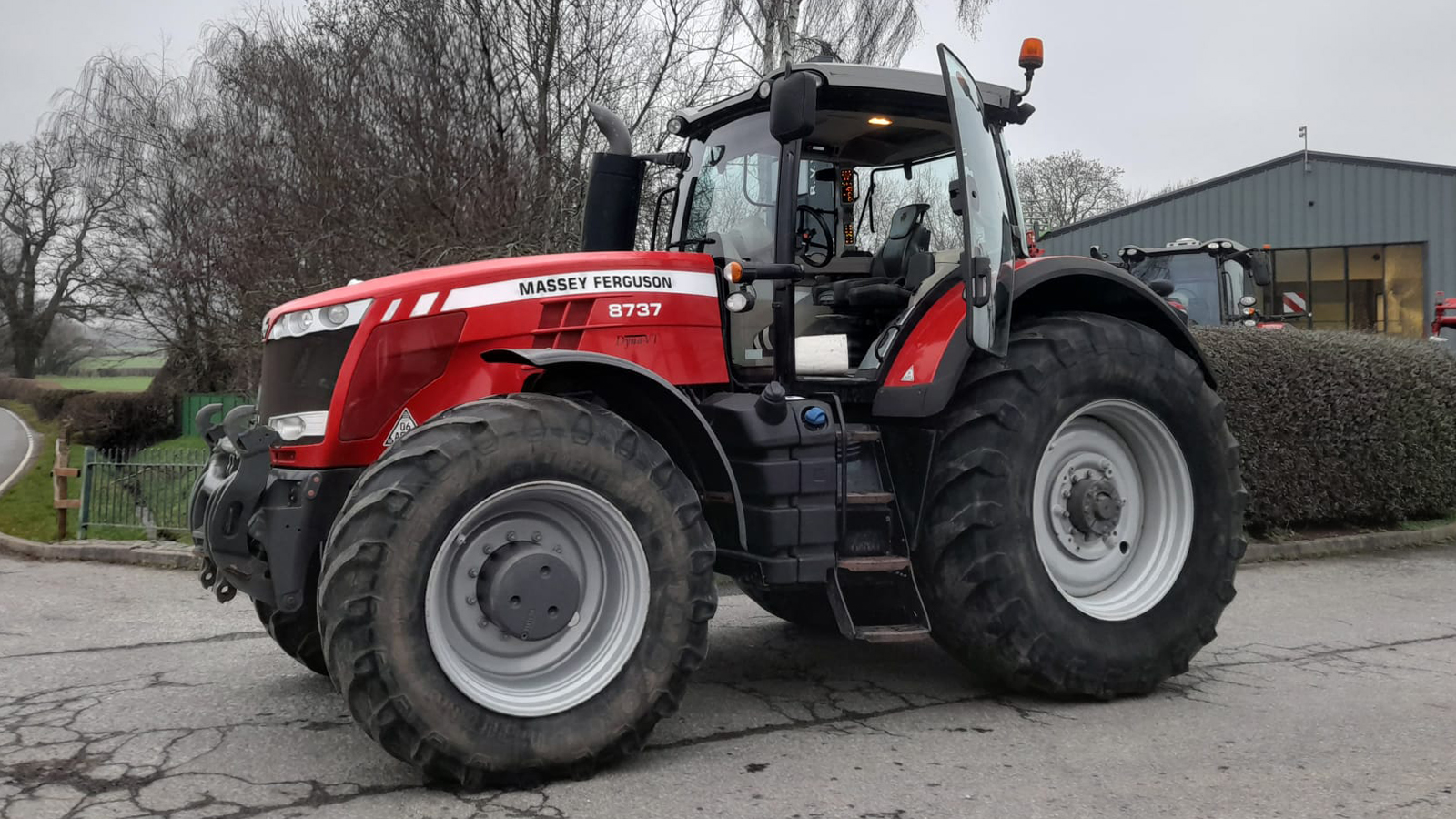 Massey Ferguson 8737 — view 2