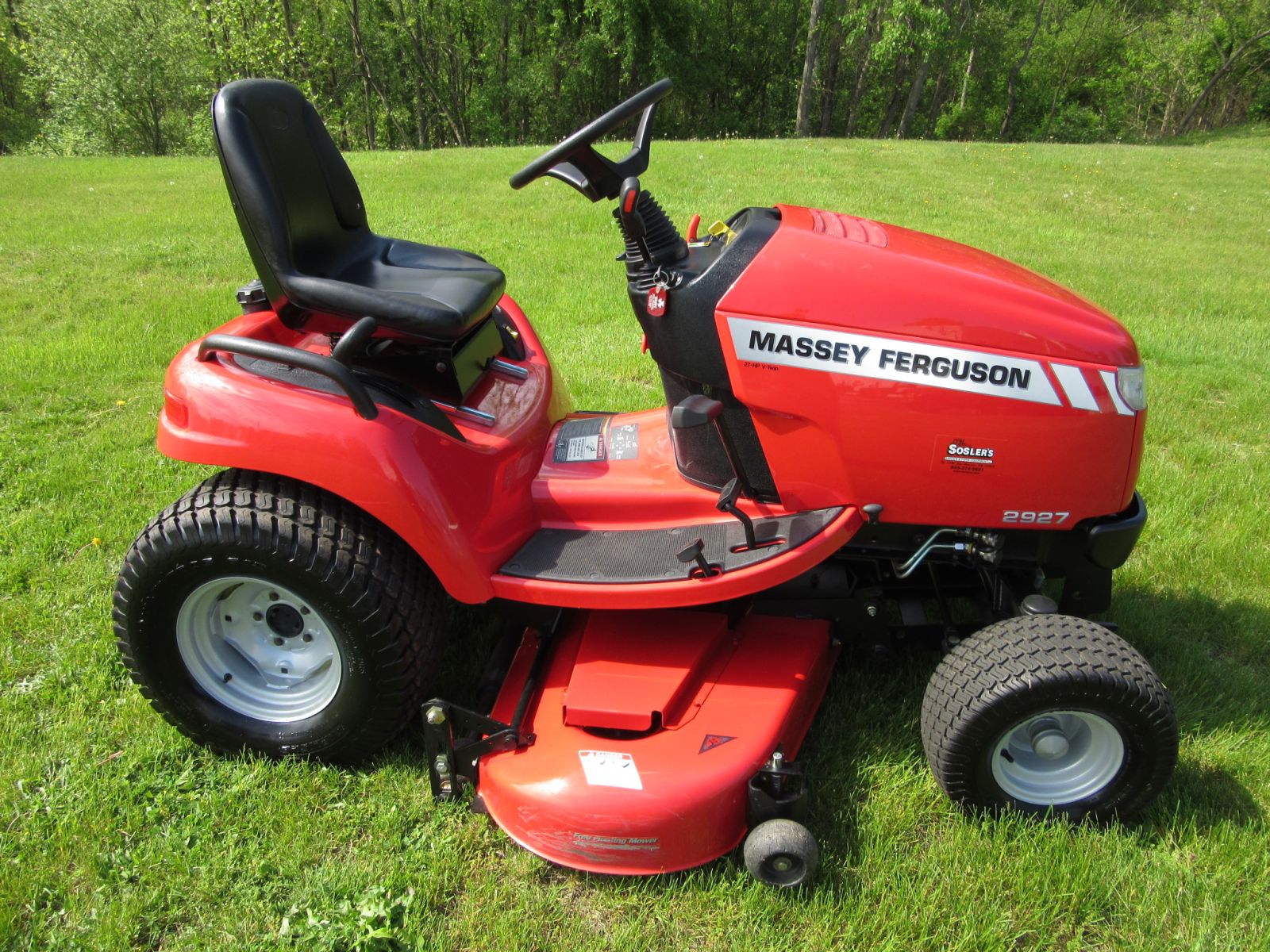 Massey Ferguson garden 2927H Lawn Tractor