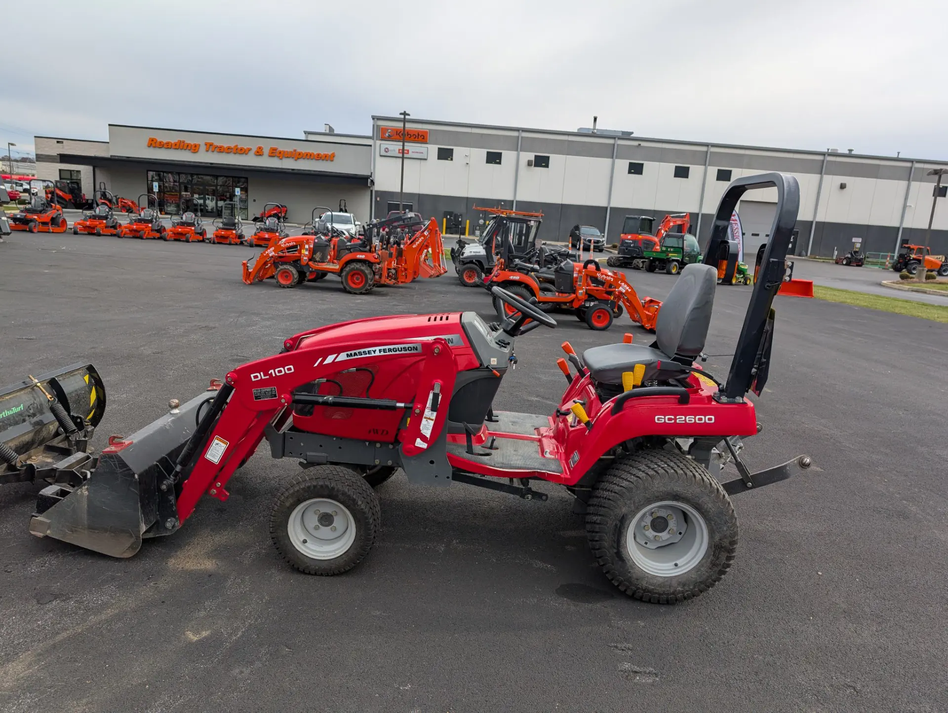 Massey Ferguson GC2600 — view 3
