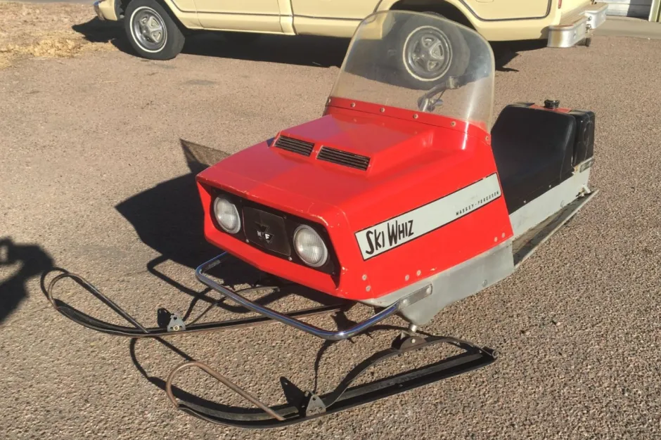 Massey Ferguson Ski Whiz 304ST Snowmobile