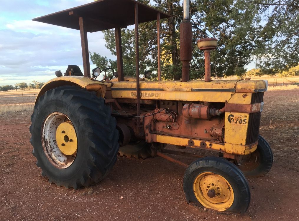 Minneapolis-Moline Town & Country 112 Lawn Tractor