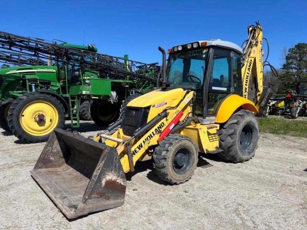 New Holland B95B LR Backhoe Loader