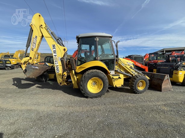 New Holland B95B TC Backhoe Loader