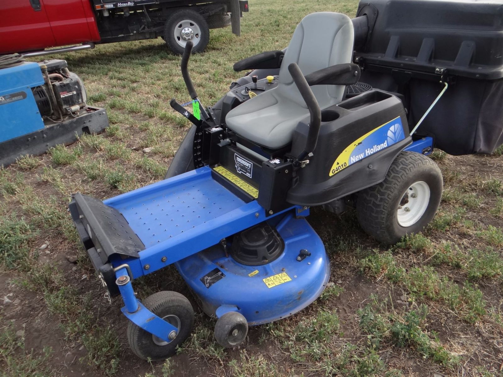 New Holland G4010 Lawn Tractor