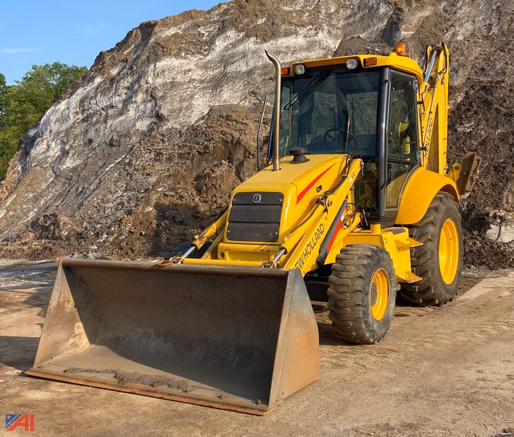 New Holland LB110 — view 2