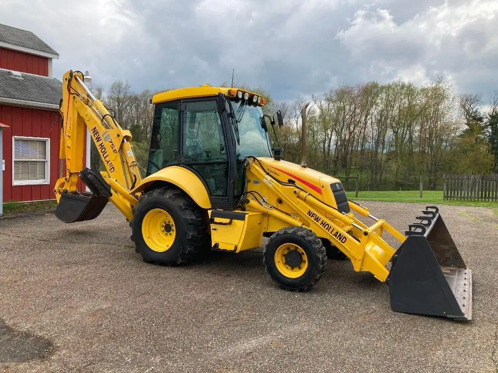 New Holland LB75B — view 3