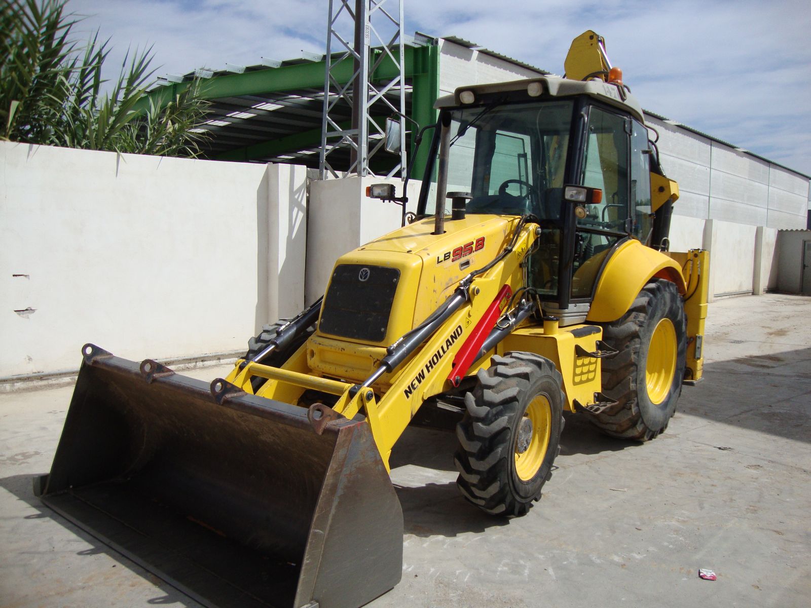 New Holland LB95 Backhoe Loader