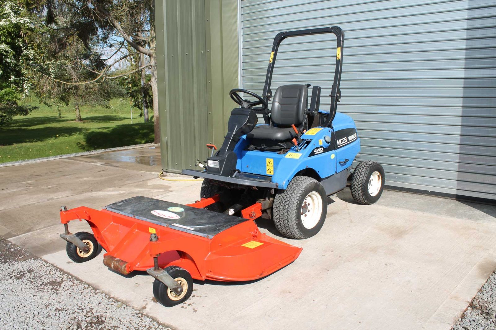 New Holland MC28 Lawn Tractor