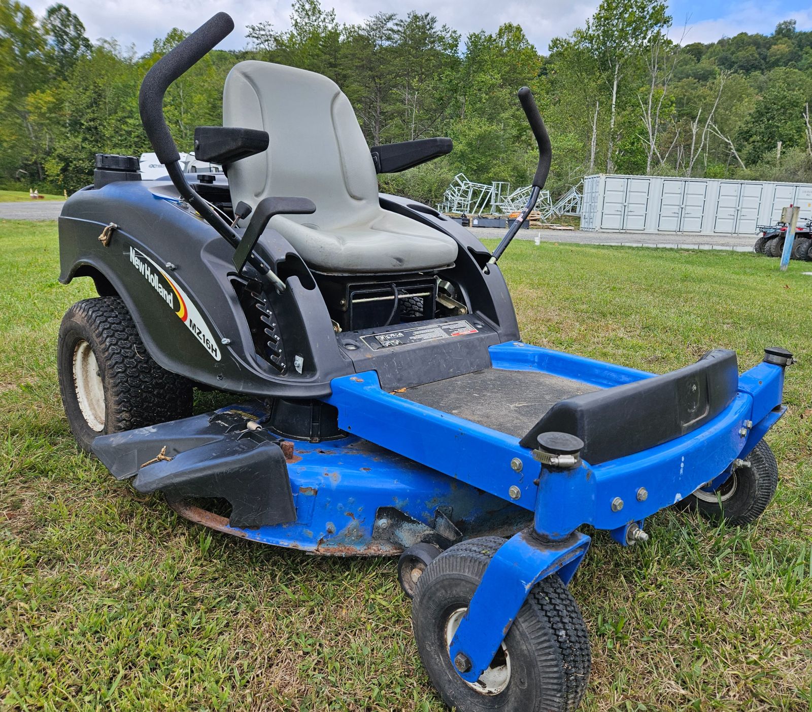 New Holland MZ16H Lawn Tractor