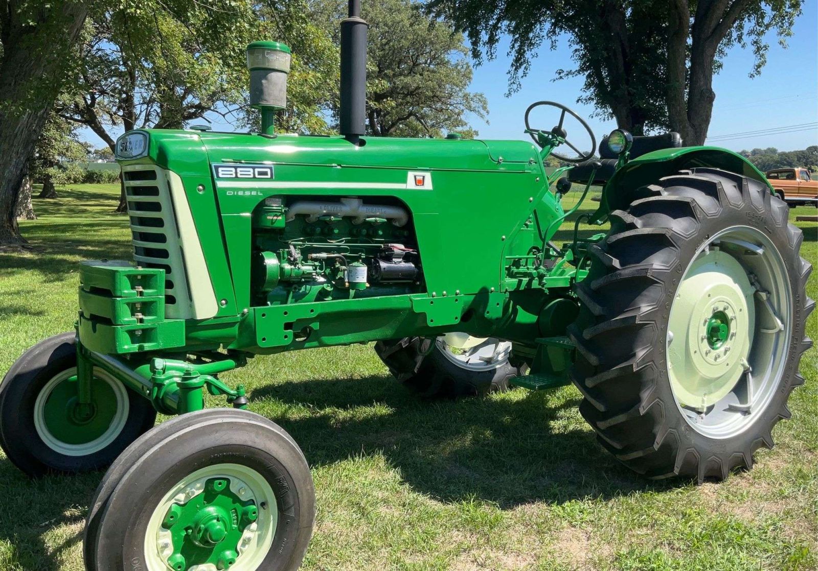 Oliver 880