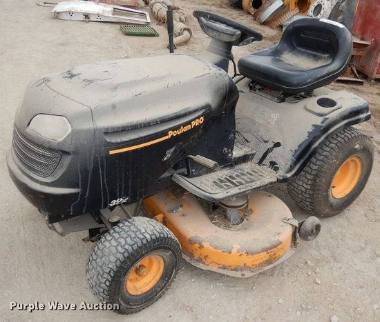 Poulan DB18542YT Lawn Tractor