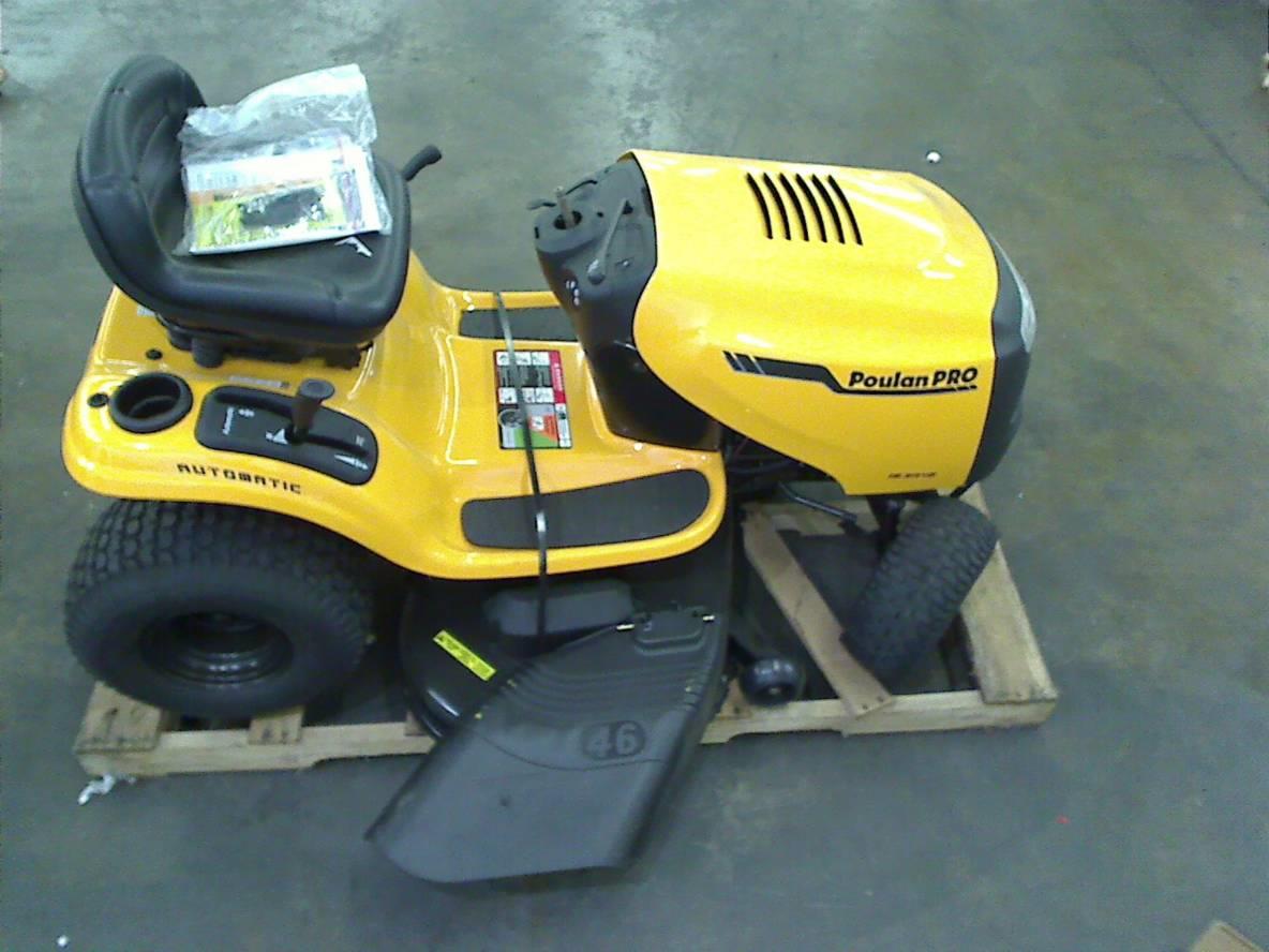 Poulan PB195A46LT Lawn Tractor
