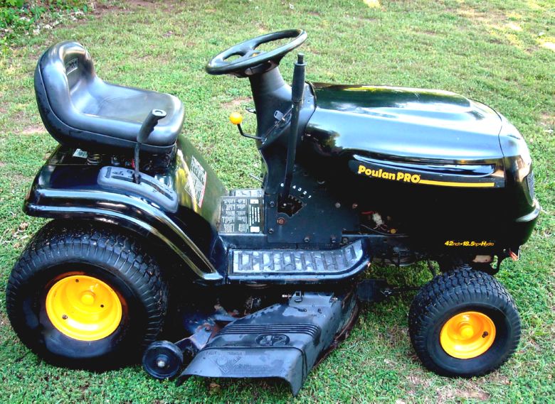 Poulan PD1842ST Lawn Tractor
