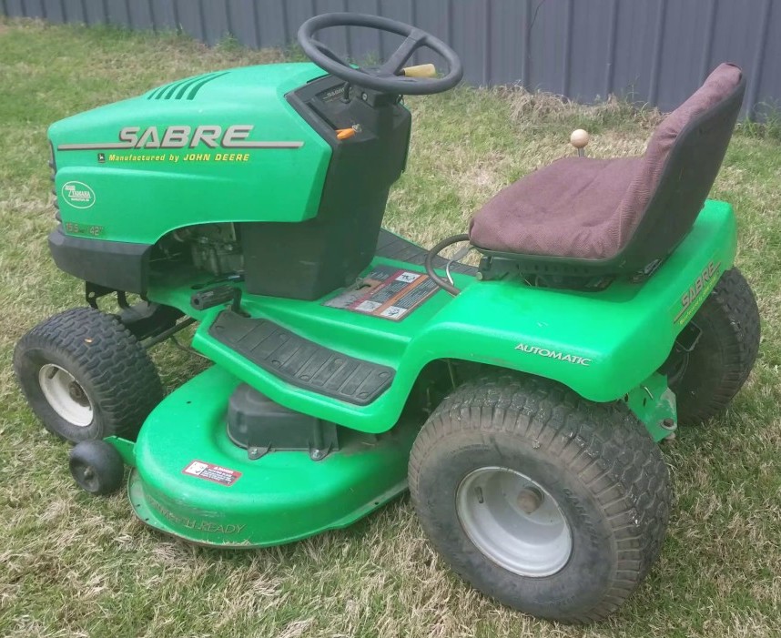 Sabre 1642HV Lawn Tractor