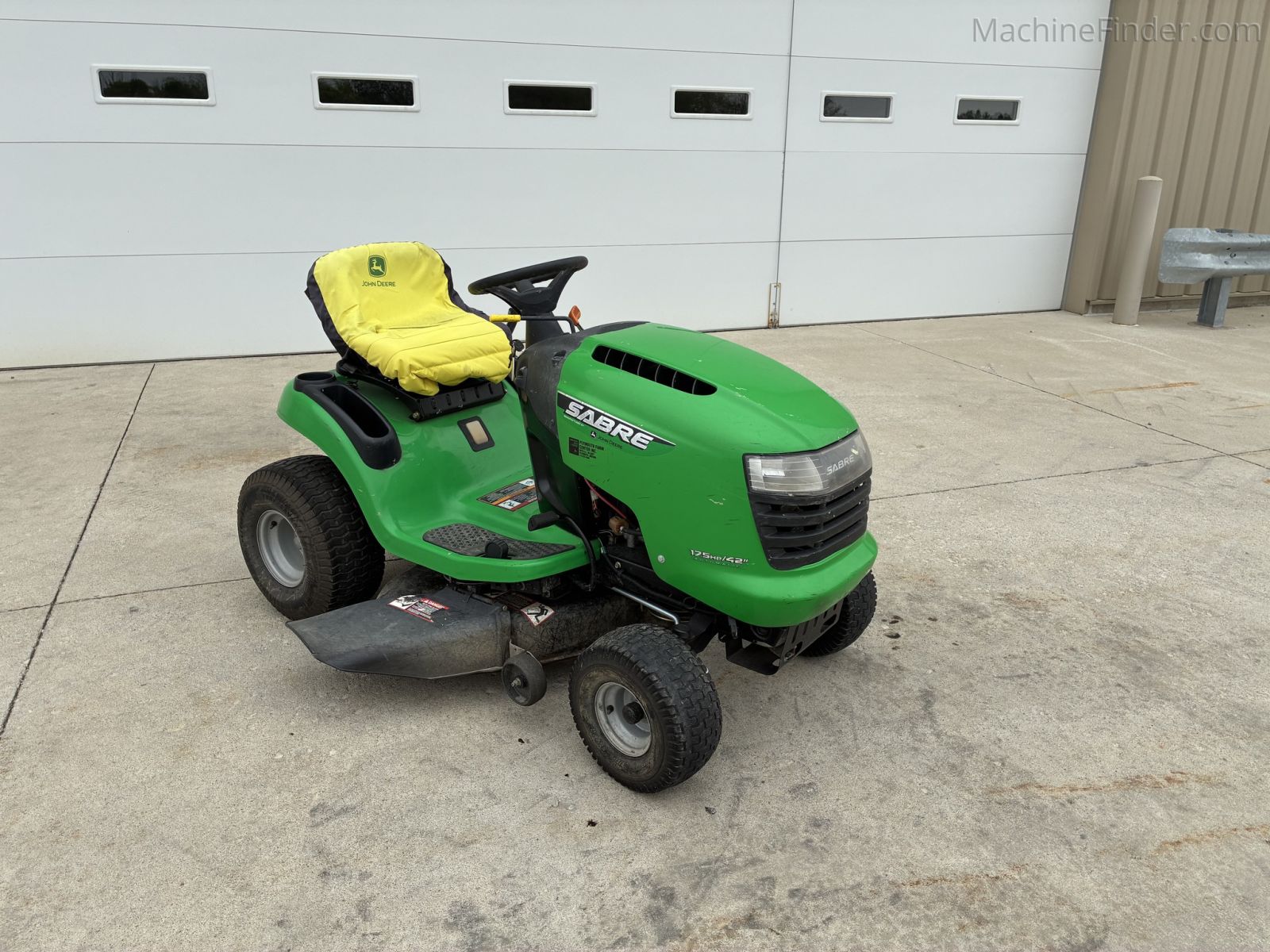 Sabre 1742GS Lawn Tractor