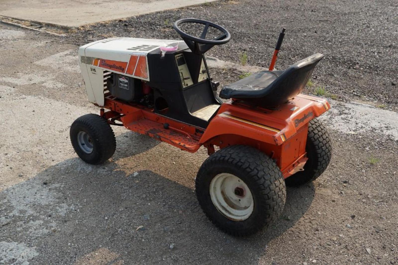 Simplicity 5216 Lawn Tractor