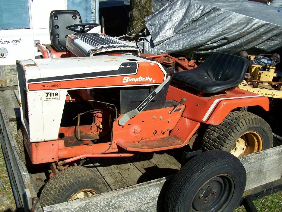 Simplicity 7114 Lawn Tractor