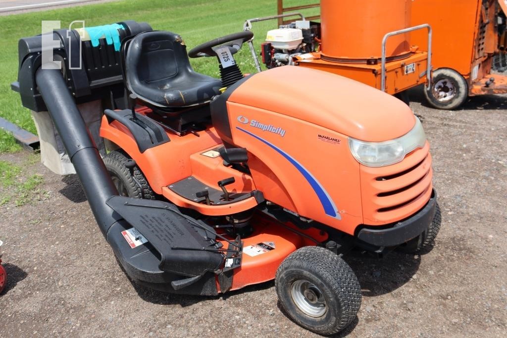 Simplicity Broadmoor 18/38 Lawn Tractor