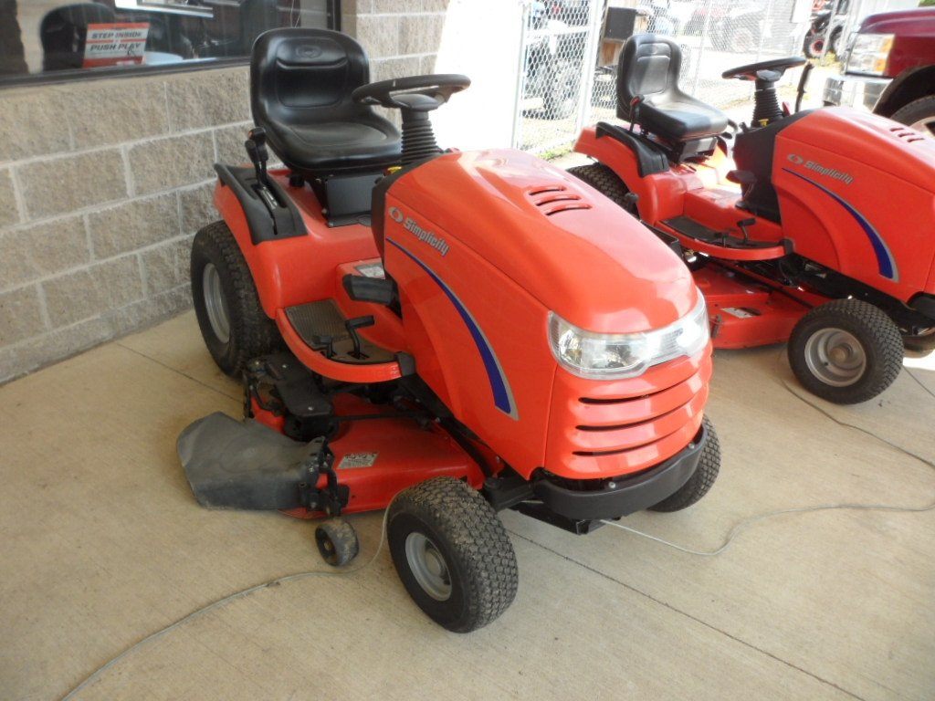 Simplicity Broadmoor 20/46 Lawn Tractor