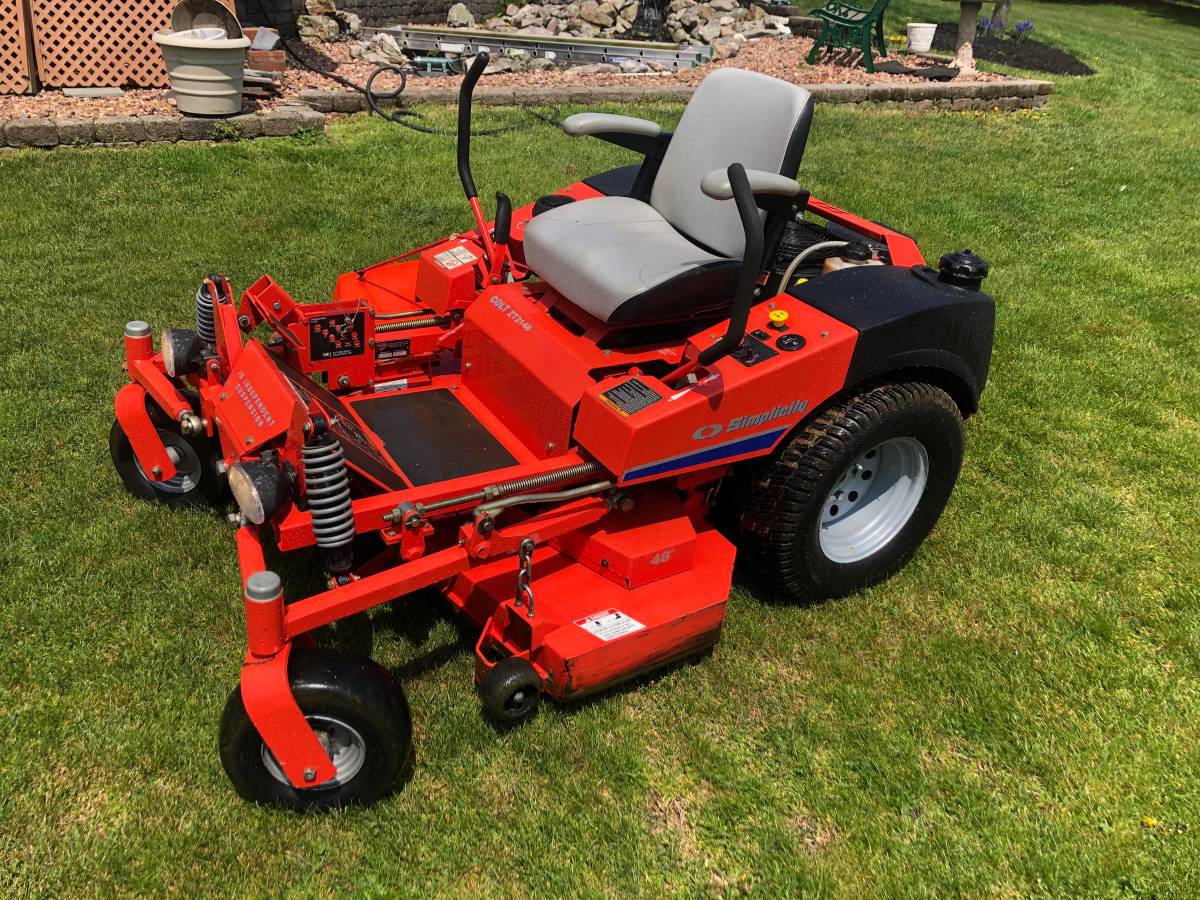 Simplicity Colt ZT2148 Lawn Tractor