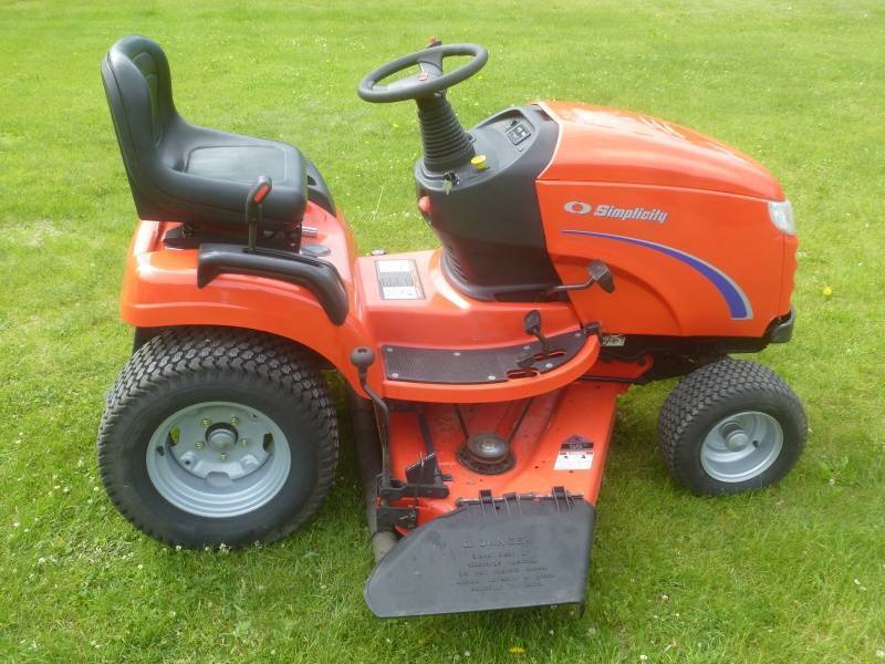 Simplicity Conquest 18H Lawn Tractor
