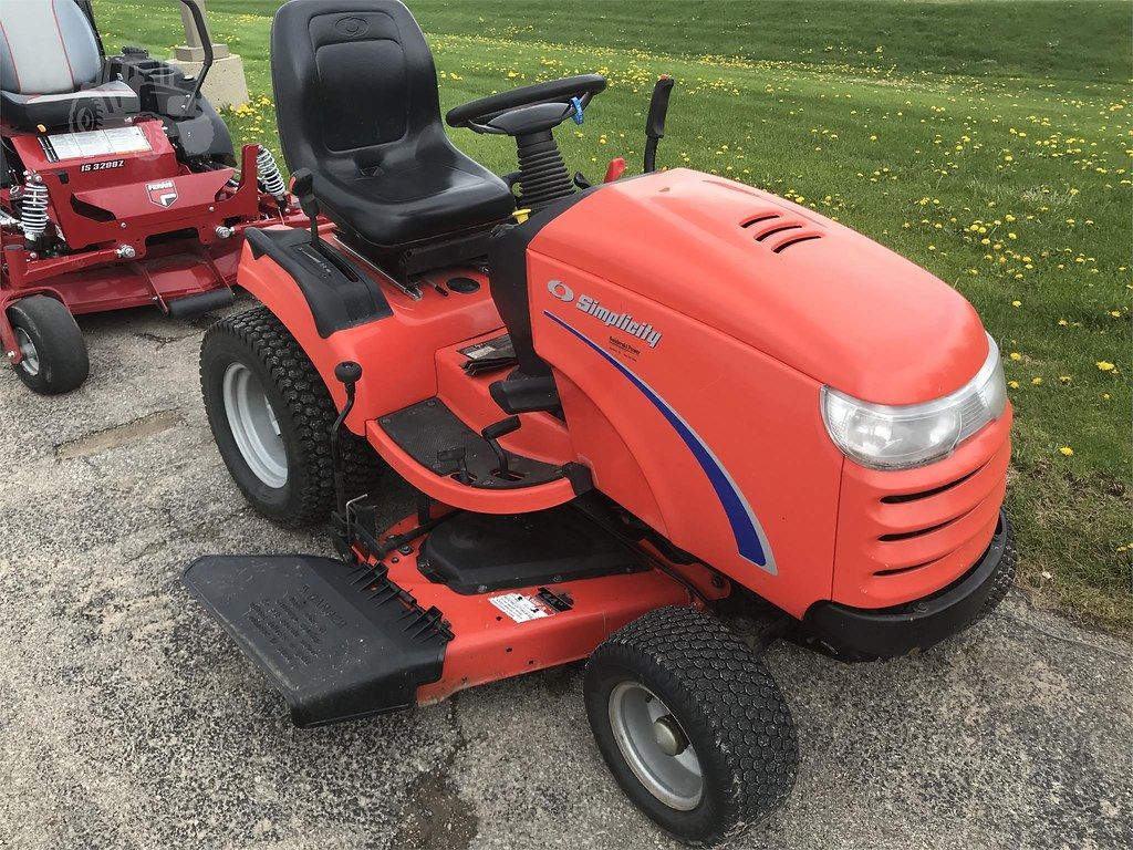 Simplicity Conquest 20H Lawn Tractor
