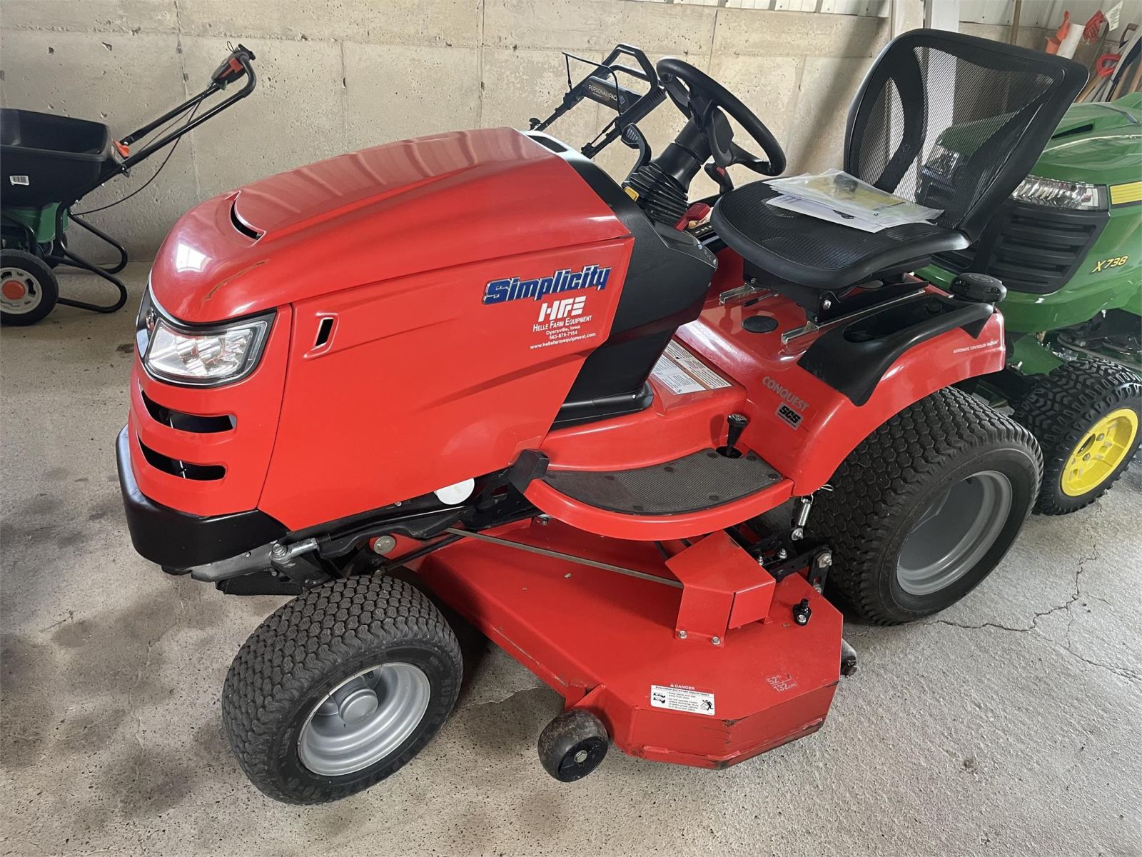 Simplicity Conquest 21/44 Lawn Tractor