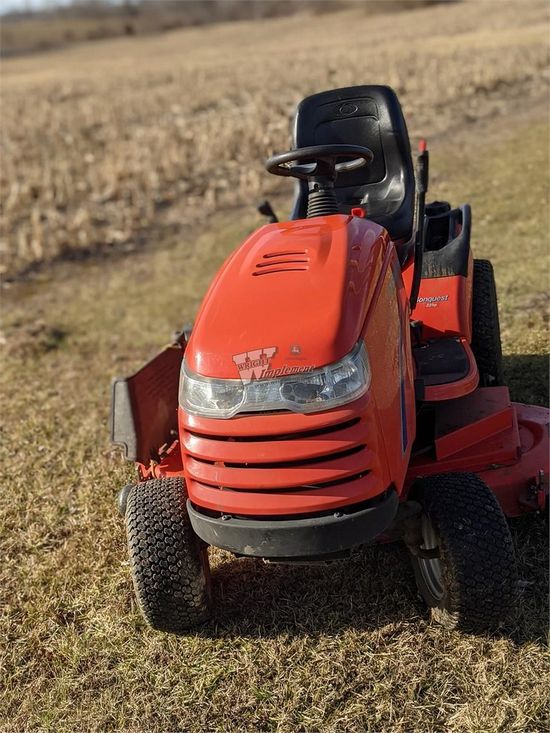 Simplicity Conquest 23/44 Lawn Tractor