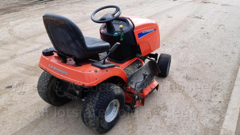 Simplicity Regent 18HV Lawn Tractor