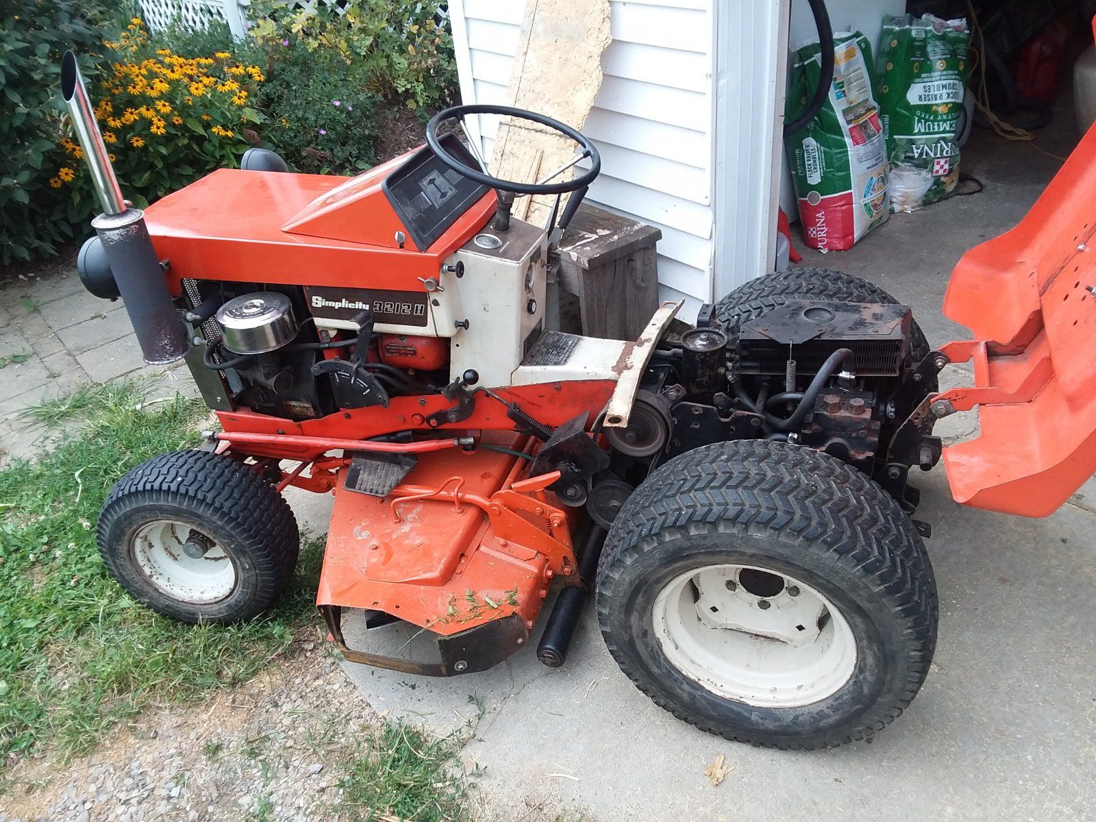 Simplicity Sovereign 3212H Lawn Tractor