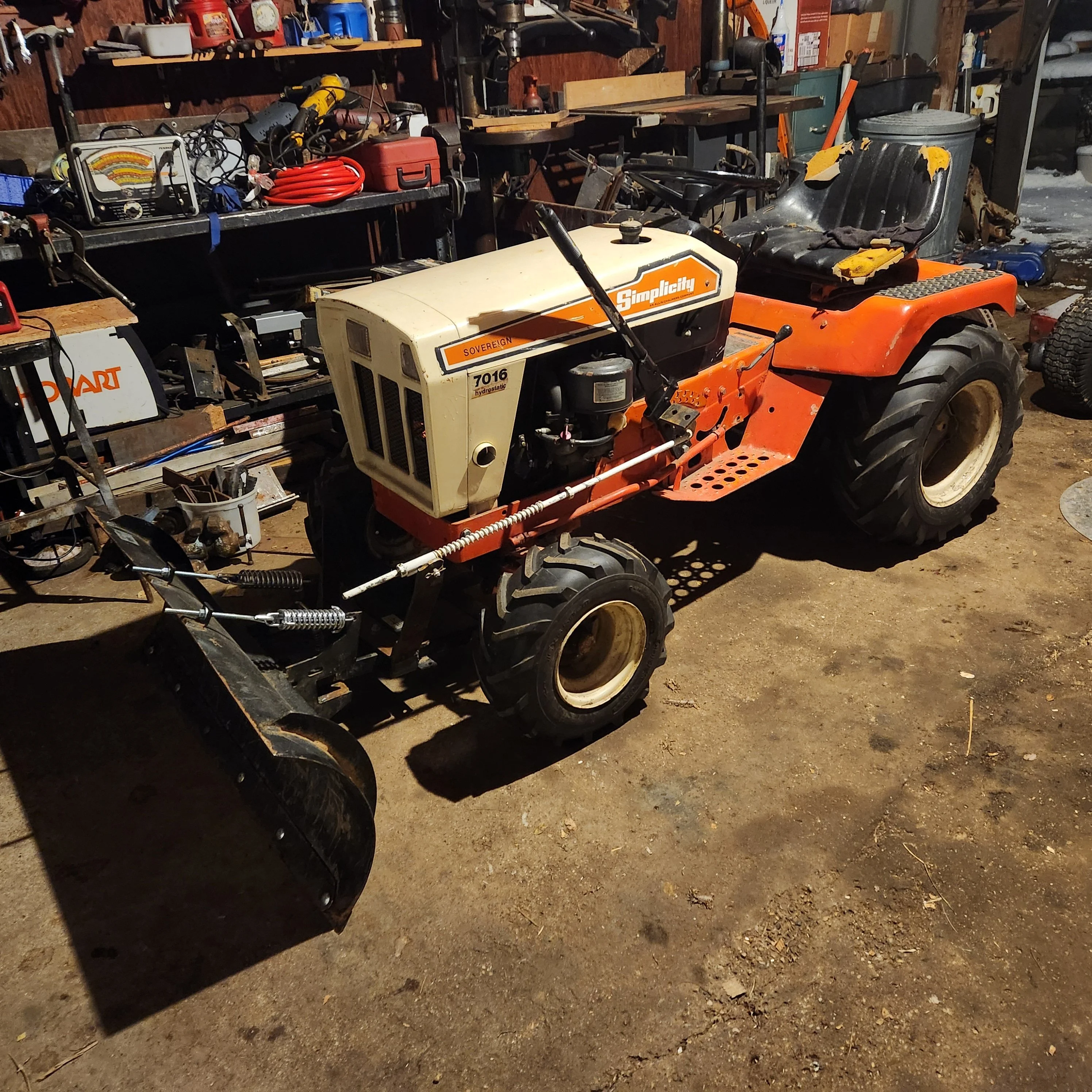 Simplicity Sovereign 7016 Lawn Tractor
