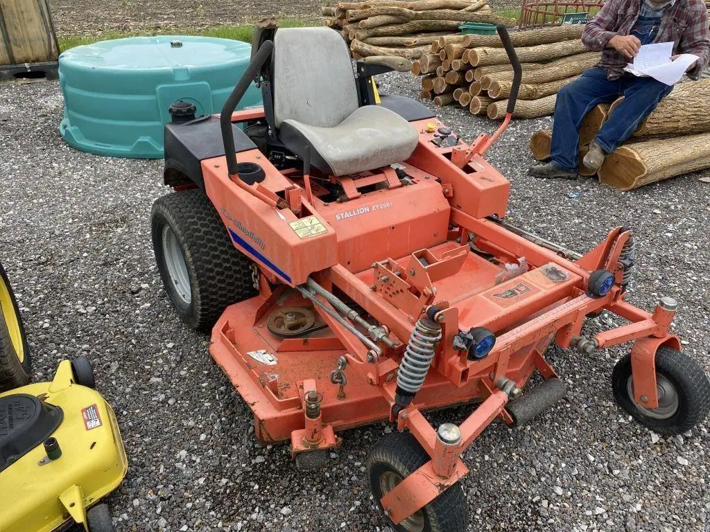 Simplicity Stallion ZT2761 Lawn Tractor
