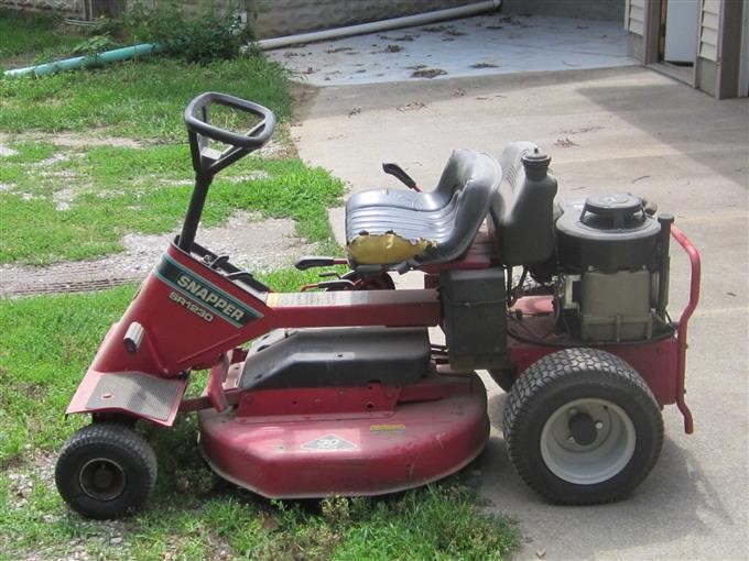 Snapper 301216BE SR1230 Lawn Tractor