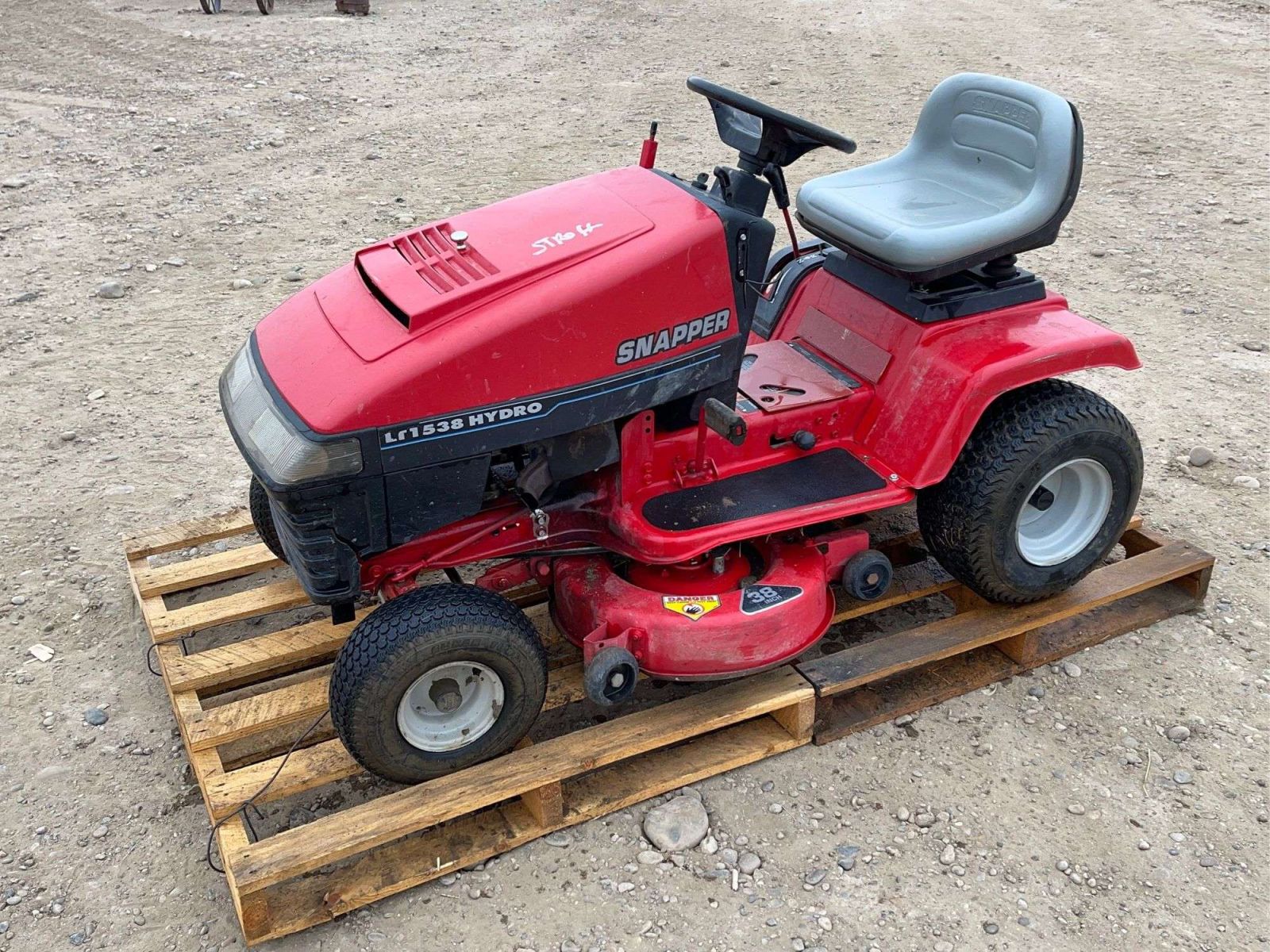 Snapper 3317524BVE Lawn Tractor