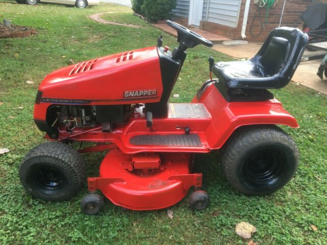 Snapper LT140H33DBV LE1433H Lawn Tractor