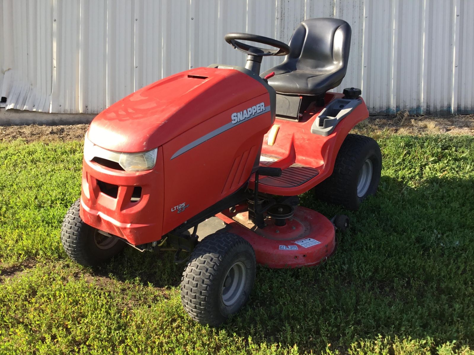 Snapper LT2346 Lawn Tractor