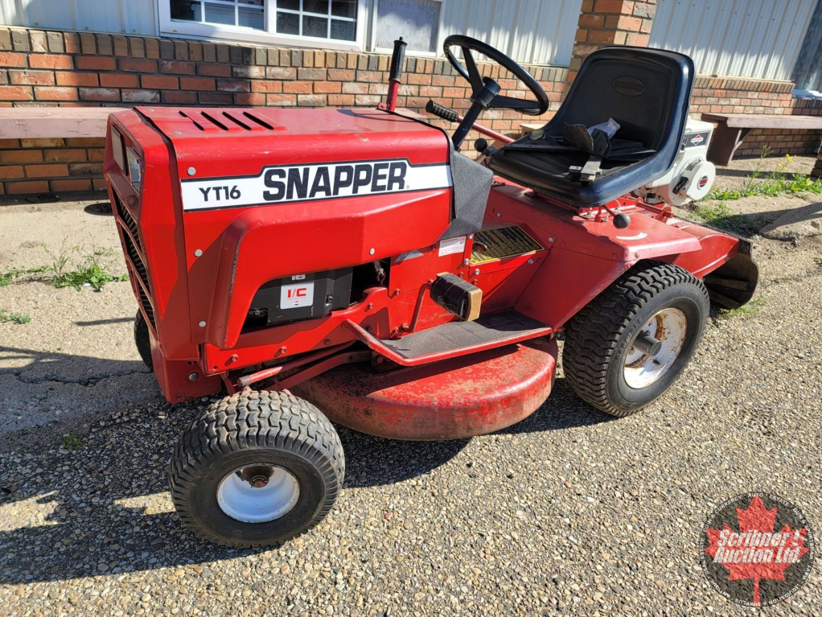 Snapper YT16 Lawn Tractor