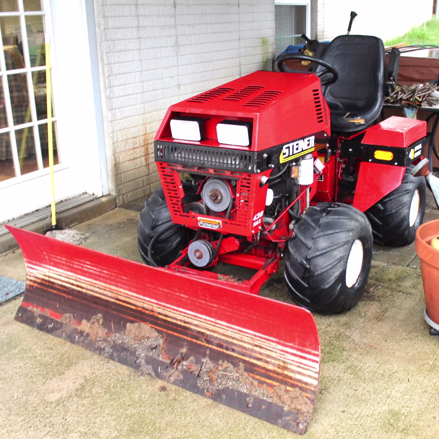 Steiner 230 Lawn Tractor