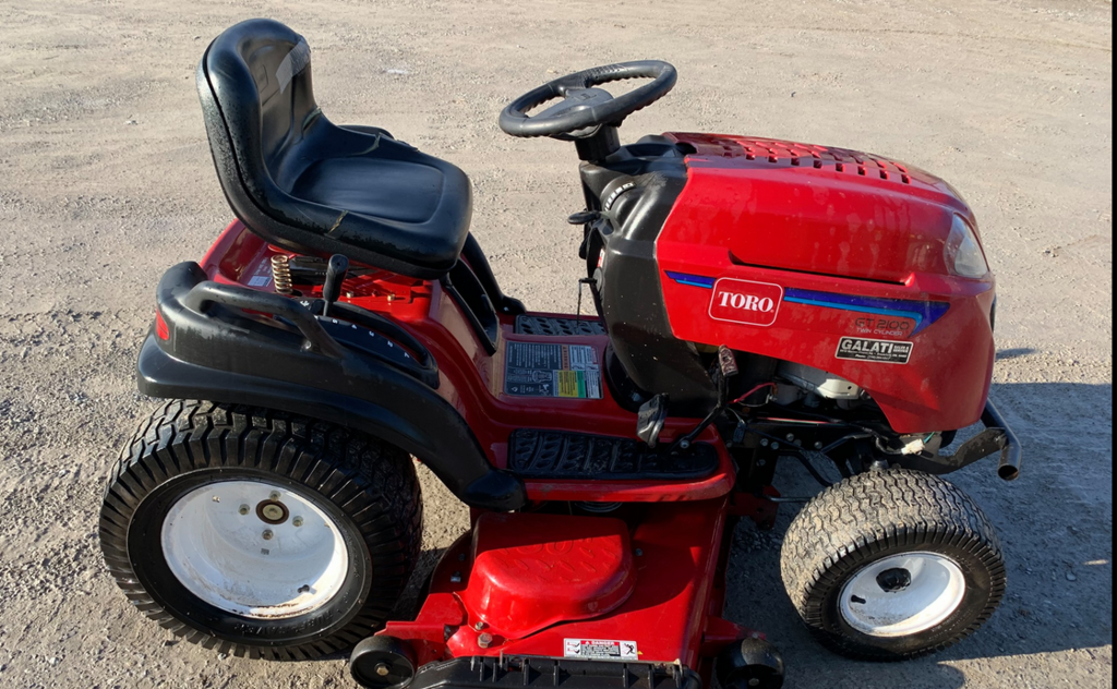 Toro GT2100 Lawn Tractor