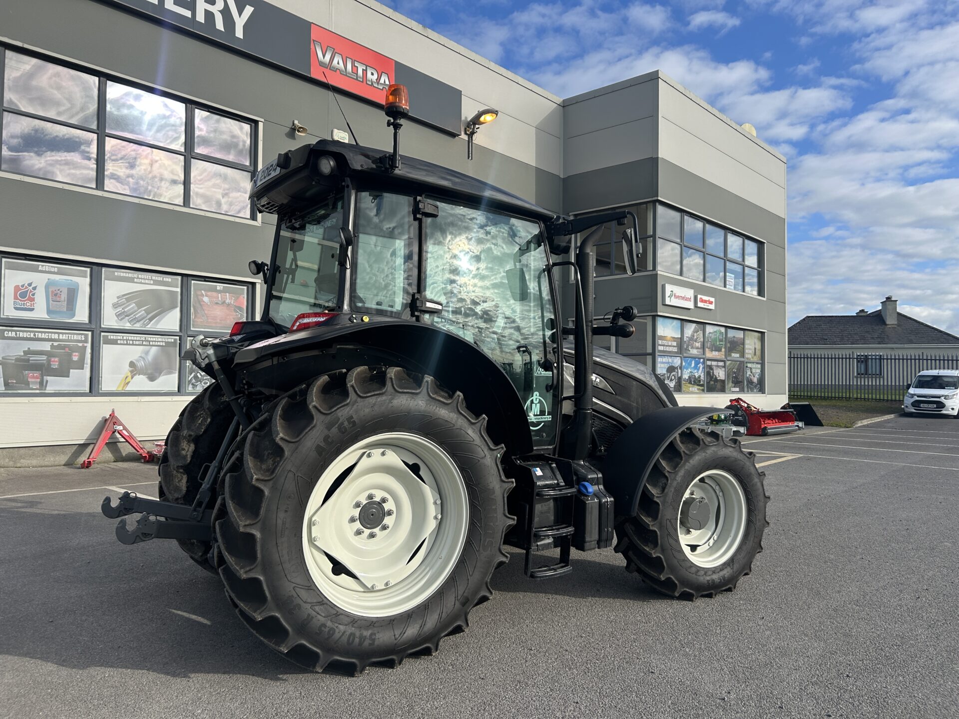 Valtra A105 — view 3