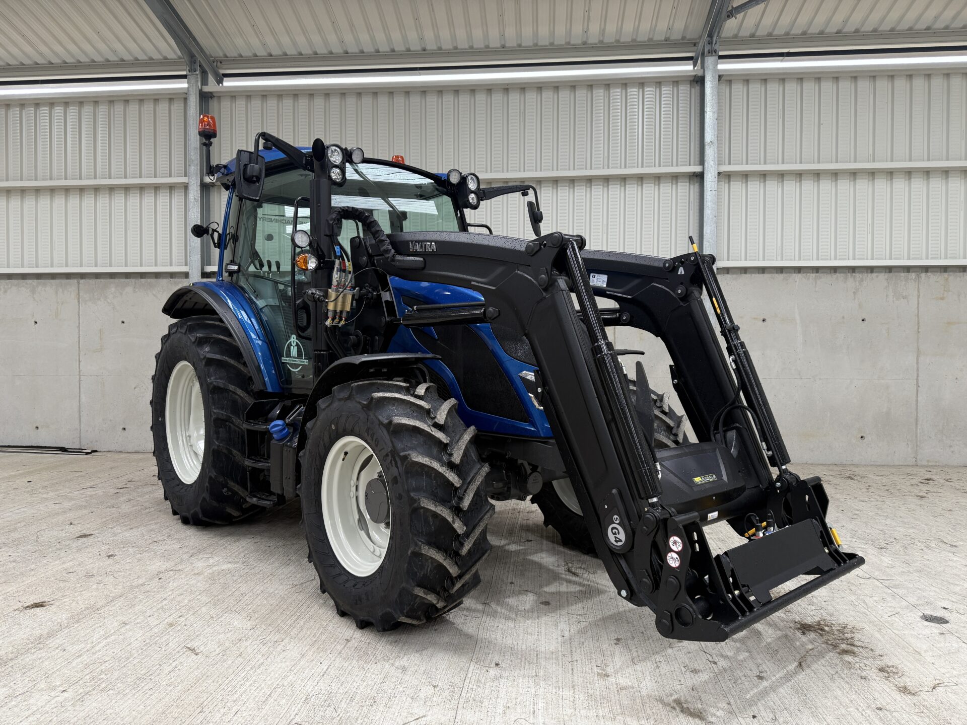 Valtra A115 — view 2