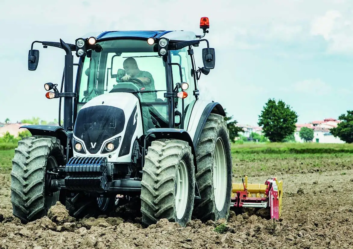 Valtra A84 — view 3