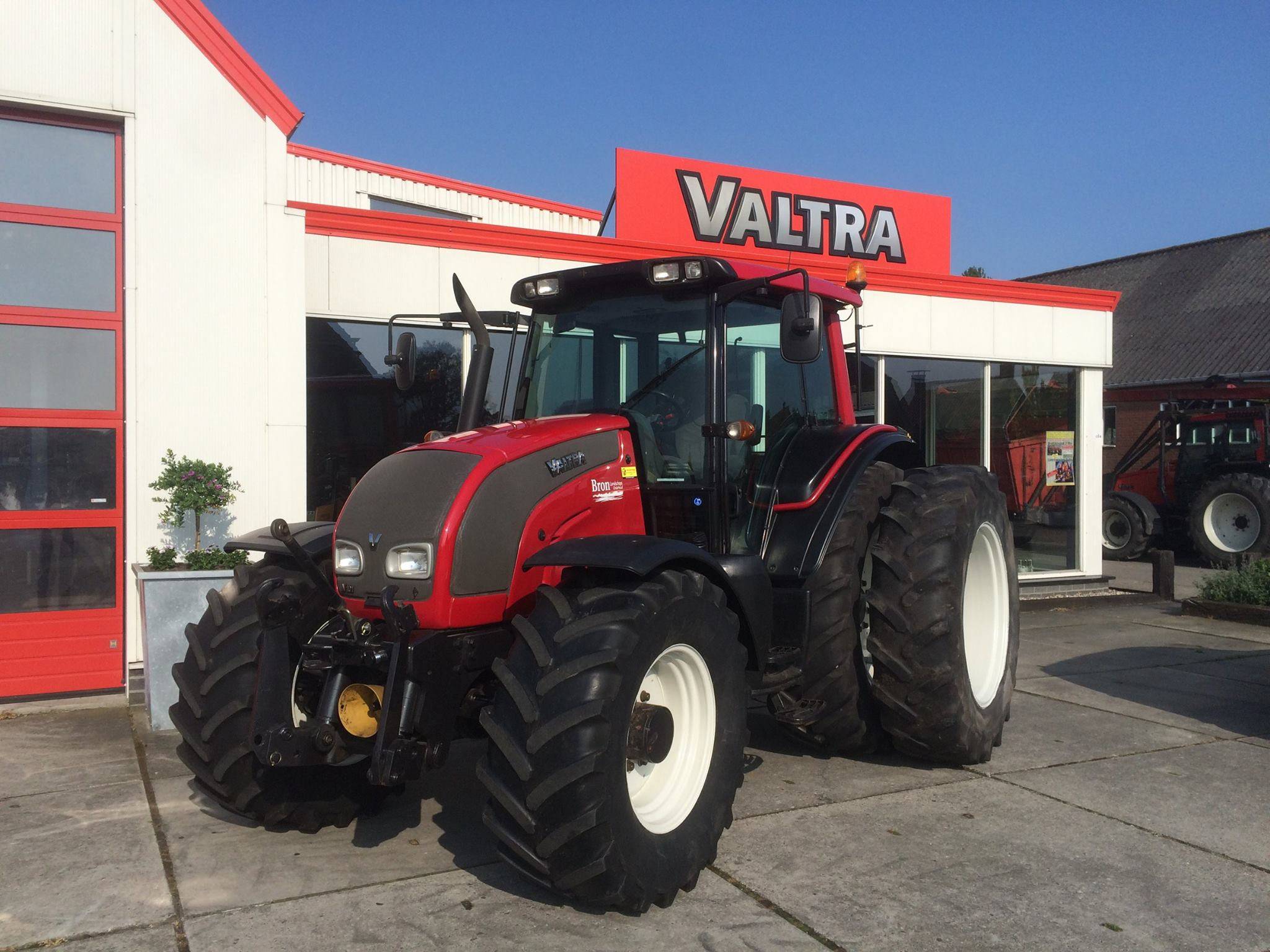 Valtra N101 — view 2