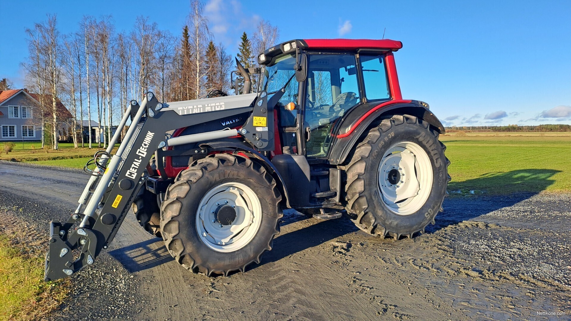 Valtra N111e — view 2