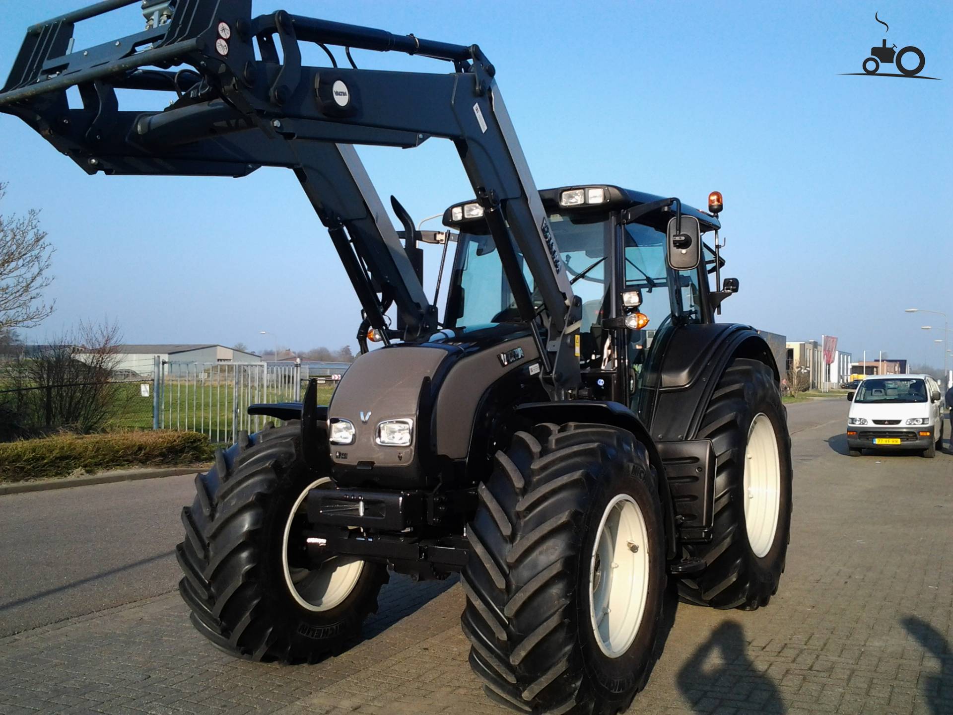 Valtra N141 — view 2