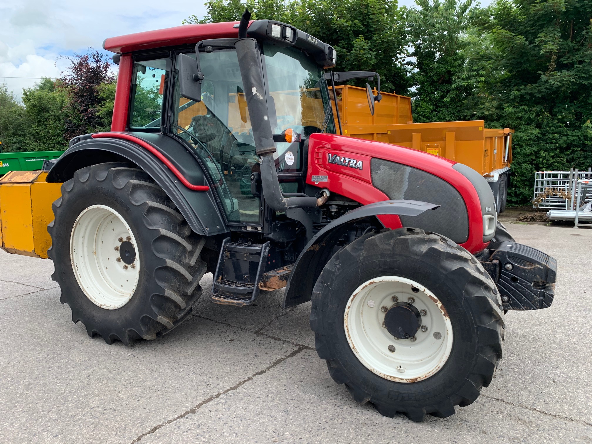 Valtra N82 — view 2