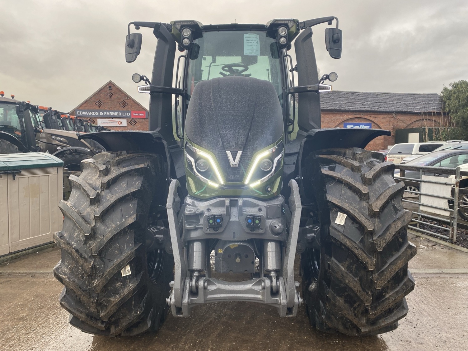 Valtra Q225 — view 2