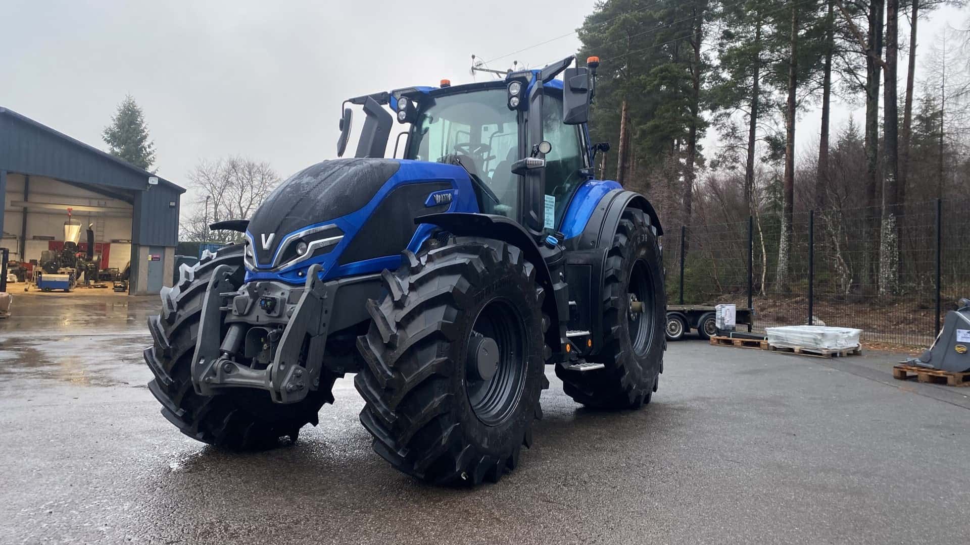 Valtra Q265 — view 2