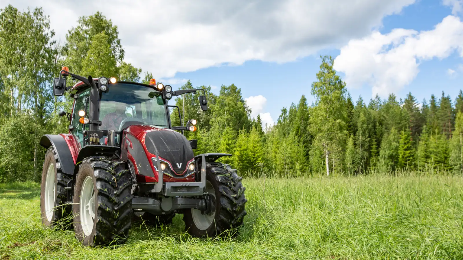 Valtra S322 — view 3